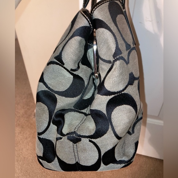 Gorgeous Coach Bag - Picture 8 of 16